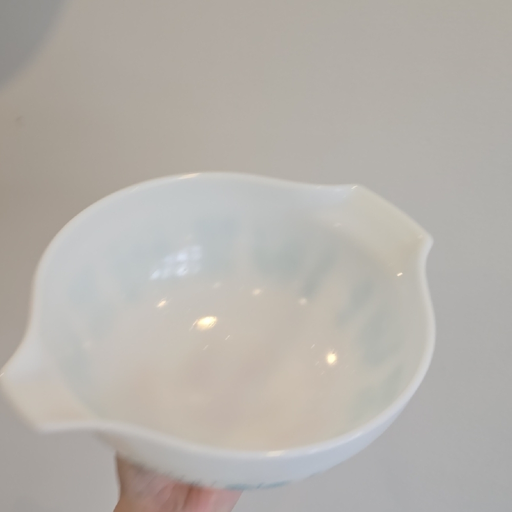 Vintage Pyrex Amish Butterprint Set of 2 Turquoise Cinderella Nesting bowls - Picture 5 of 10